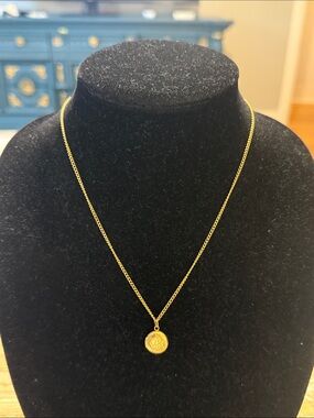Vintage Gold Tone Chain Floral Photo Dainty Locket Pendant Statement Necklace